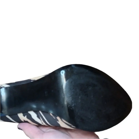 CHIC STATEMENT GUESS ZEBRA /TIGER PRINT IN NEUTRAL COLORS PLATFORM HEEL SIZE 8 - Picture 7 of 12